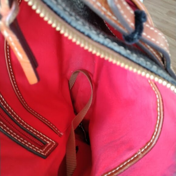 Dooney & Bourke geniune leather shoulder bag with red interior - Picture 14 of 14